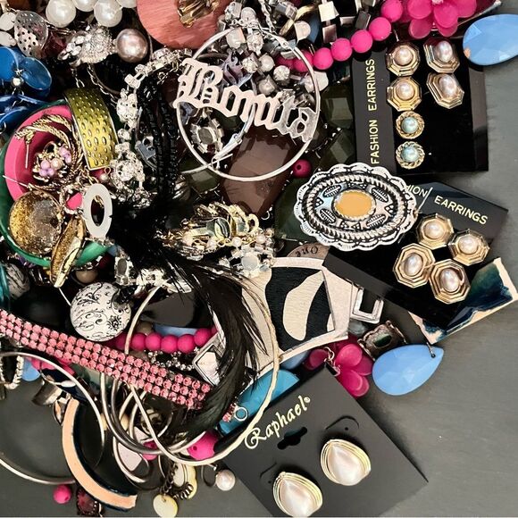 4lb. Craft Junk Jewelry Lot - Picture 2 of 8